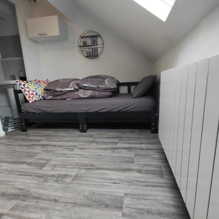 Studio "Sous Les Toits", Proche Hyper Centre Et Commerces ! Valenciennes Luaran gambar