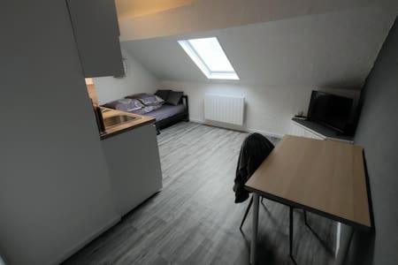 Studio "Sous Les Toits", Proche Hyper Centre Et Commerces ! Valenciennes Luaran gambar