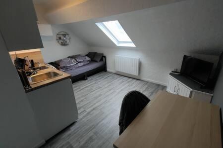 Studio "Sous Les Toits", Proche Hyper Centre Et Commerces ! Valenciennes Luaran gambar