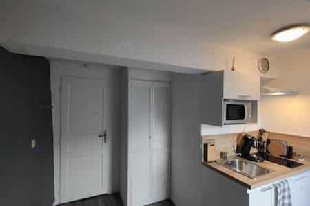 Studio "Sous Les Toits", Proche Hyper Centre Et Commerces ! Valenciennes Luaran gambar