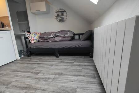 Studio "Sous Les Toits", Proche Hyper Centre Et Commerces ! Valenciennes Luaran gambar