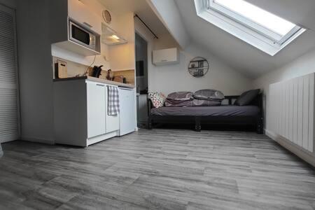 Studio "Sous Les Toits", Proche Hyper Centre Et Commerces ! Valenciennes Luaran gambar