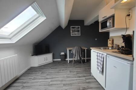 Studio "Sous Les Toits", Proche Hyper Centre Et Commerces ! Valenciennes Luaran gambar